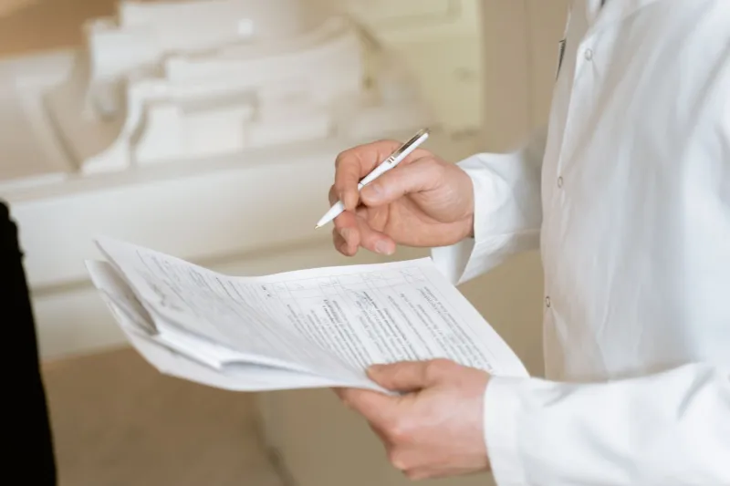 When the Expert Misses the Forest for the Trees: The Surprising Advantage of Your Primary Care Doctor